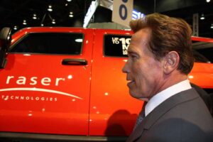 "Governator" Arnold Schwarzenegger checks out a prototype 100 mpg Plug-in Hybrid Hummer at the recent SAE World Congress trade show.