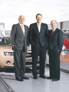Ex GM Chairman Rick Wagoner, center, Retiring GM Vice Chairmen Bob Lutz, left, and CEO Fritz Henderson