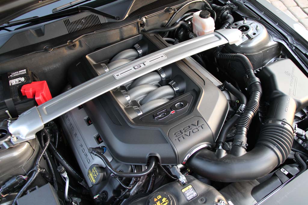 2011-Mustang-GT-engine.jpg
