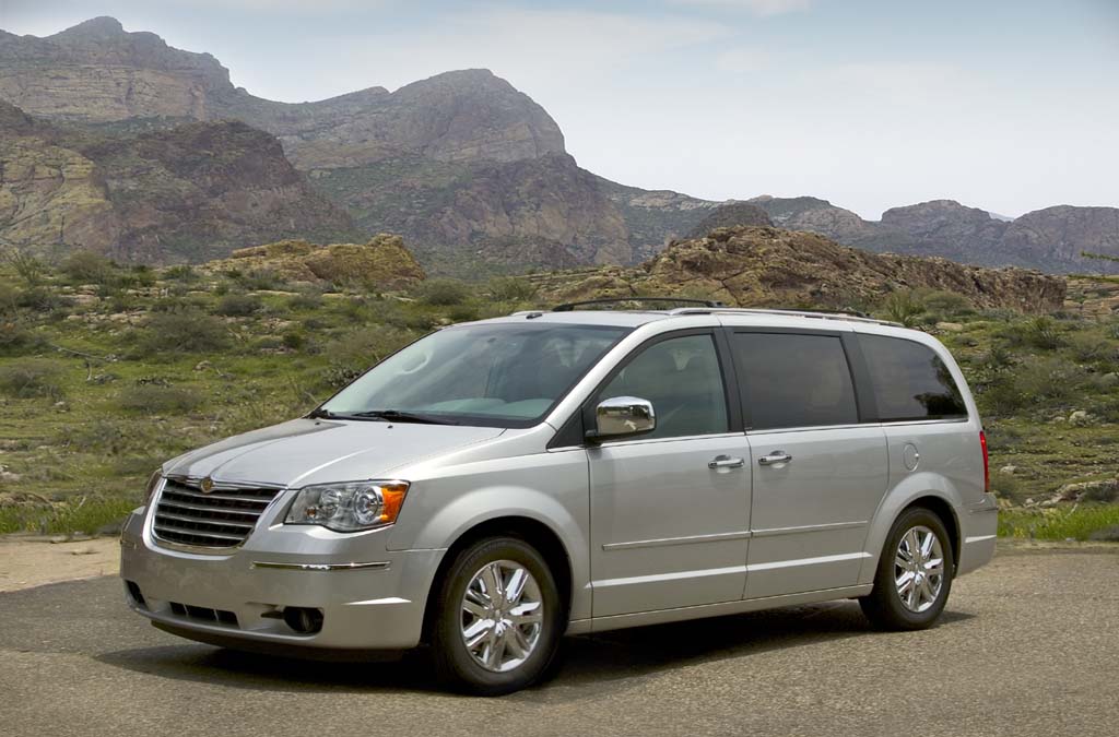 2010 Chrysler town country minivans #3