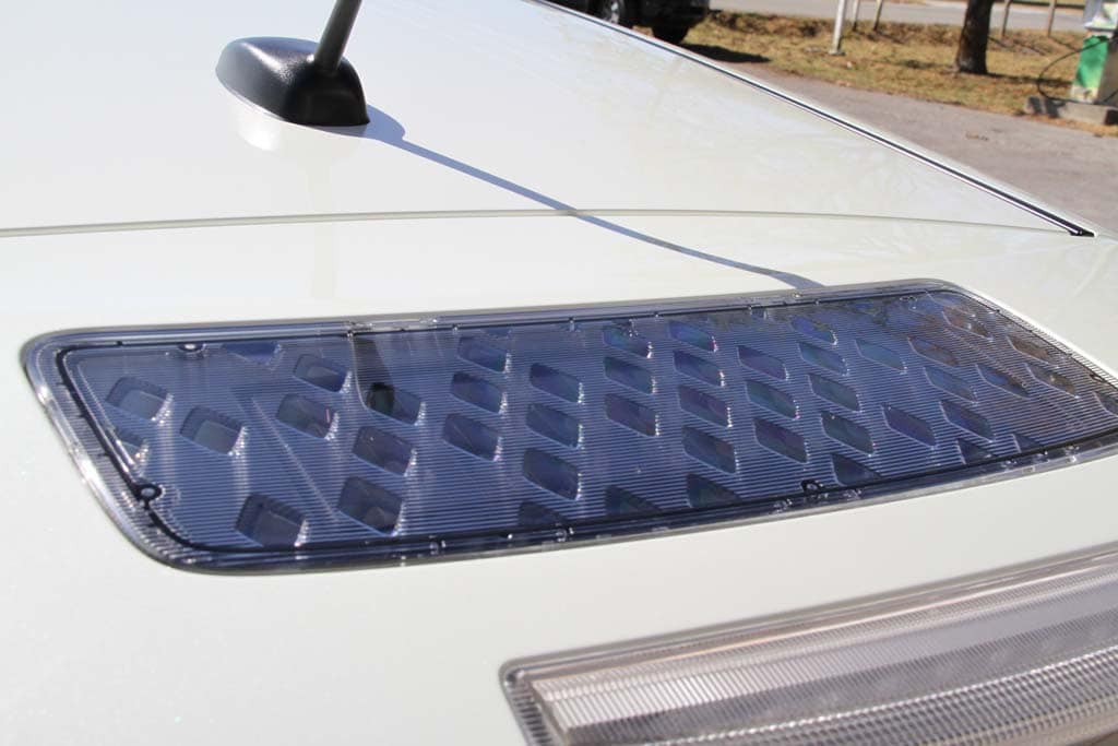 Nissan leaf roof spoiler solar cells #3