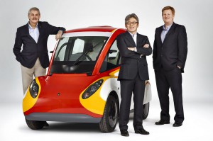 Gordon Murray, Shell Concept Car, Hidehito Ikebe and Bob Mainwaring show off Shell's concept car.