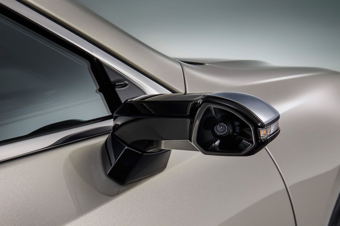Lexus ES World’s 1st Car to Replace Sideview Mirrors with Cameras