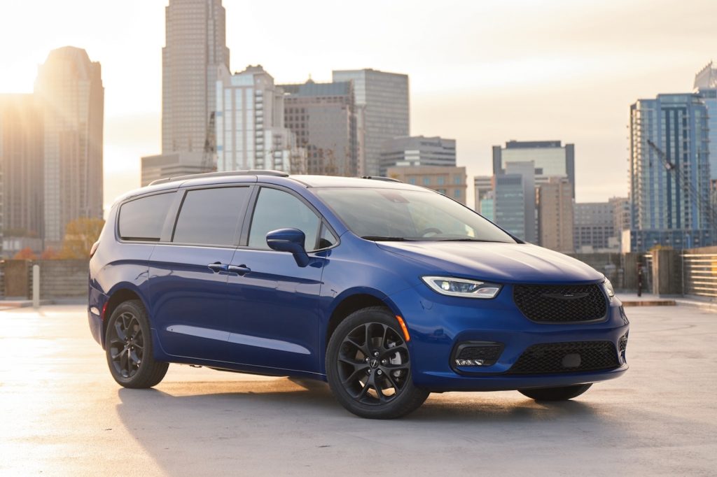 2021 Chrysler Pacifica Limited AWD S front