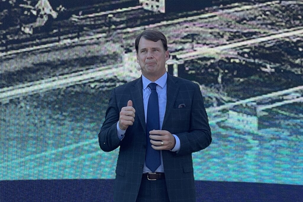 Ford CEO Farley thumbs up Sept 2021