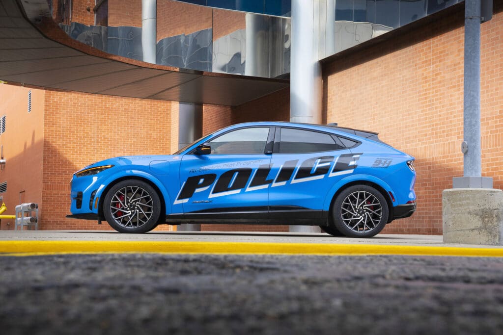 Fully electric police pilot vehicle