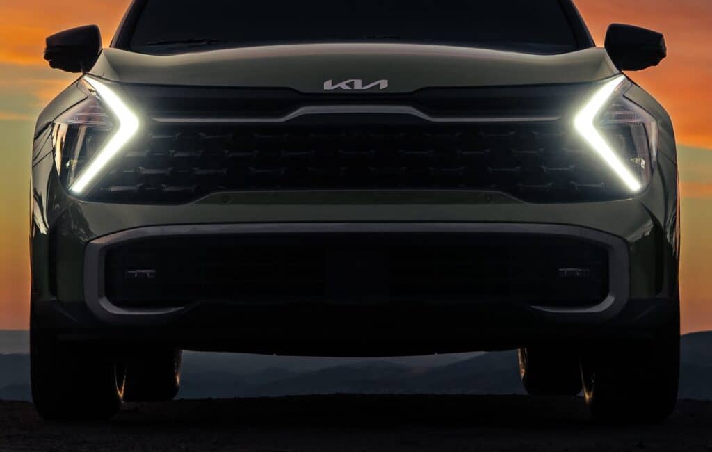 Kia Sportage teaser grille and lights
