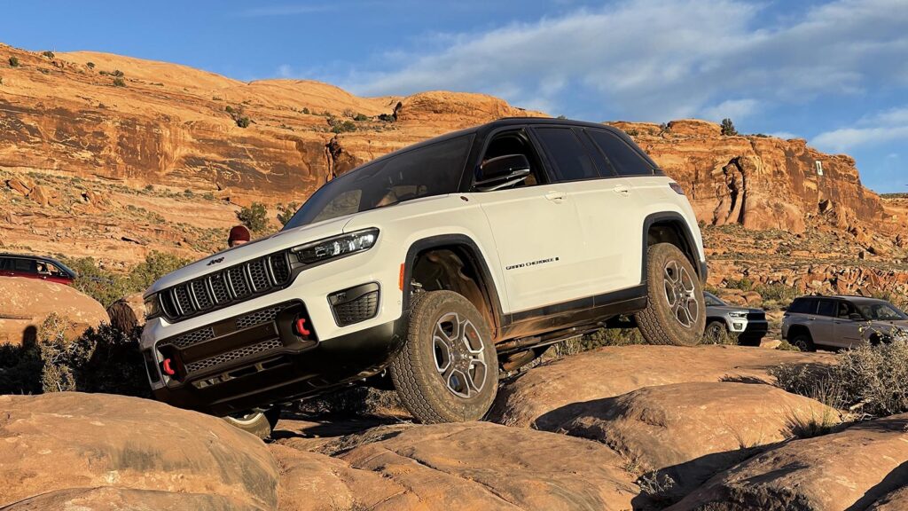 2022 Jeep Grand Cherokee - off-road v1