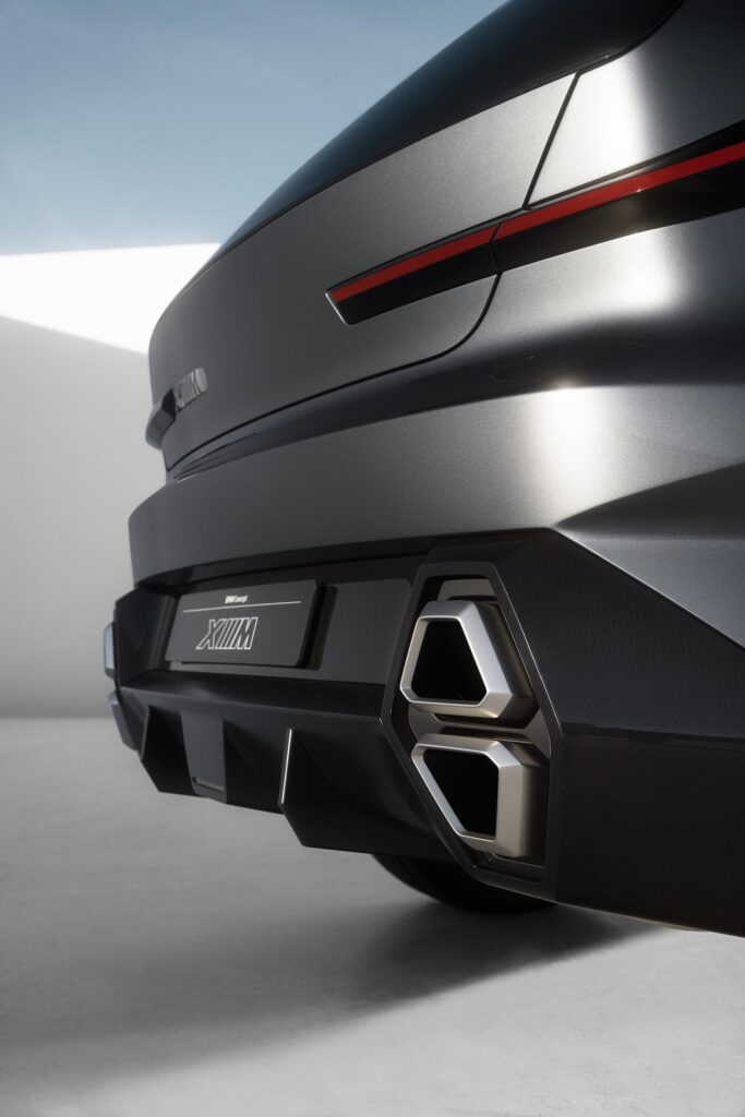 BMW Concept XM - tailpipes