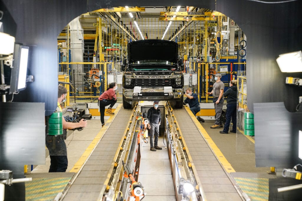 GM Oshawa building trucks again 2021