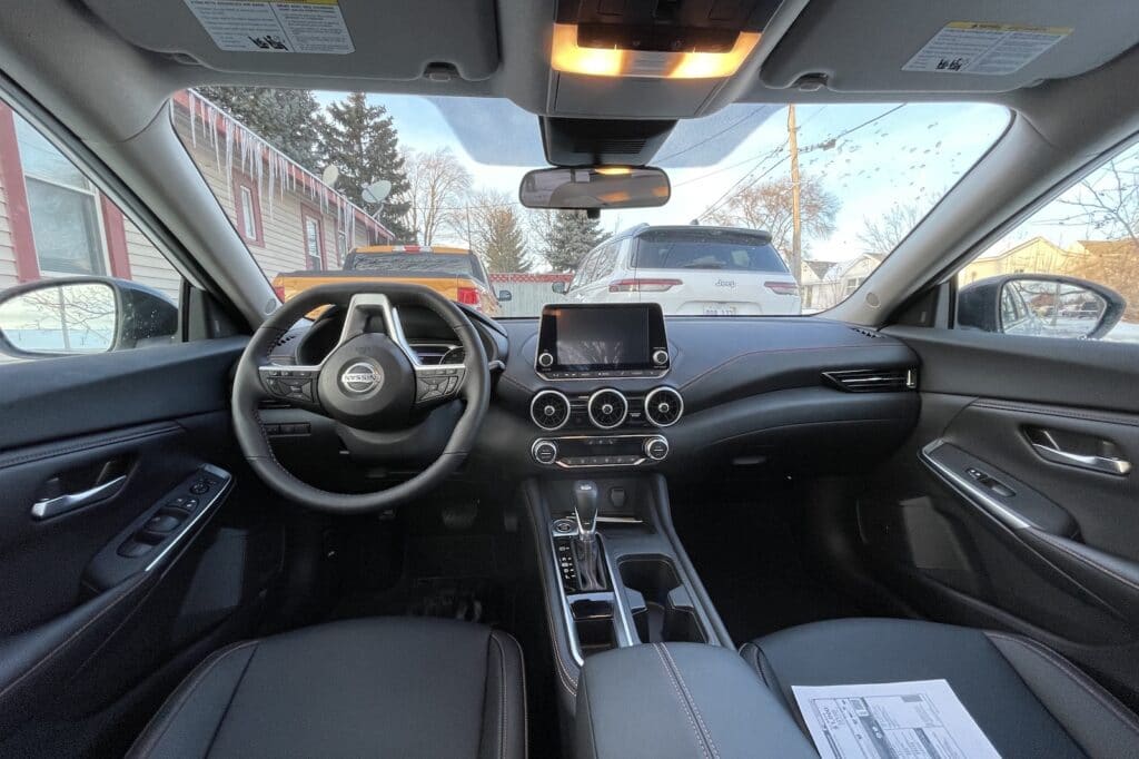 2022 Nissan Sentra 2.0 SR interior