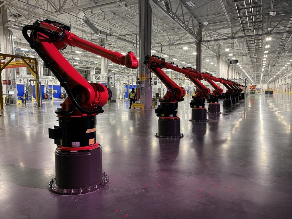 רובוטים למפעל סוללות של מרצדס אלבמה
