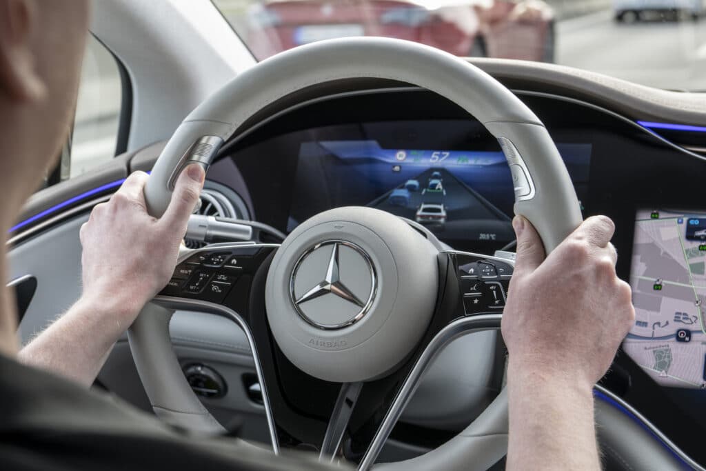 Mercedes Drive Pilot steering wheel controls