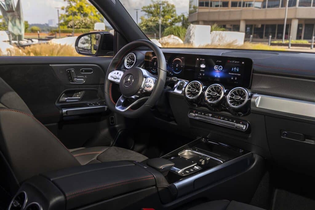 2022 Mercedes-Benz EQB 300 - interior v1 RLS