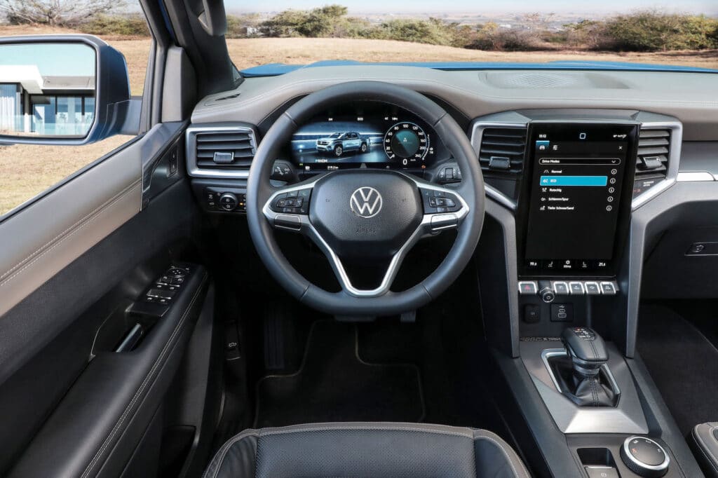 2023 VW Amarok Mexico interior