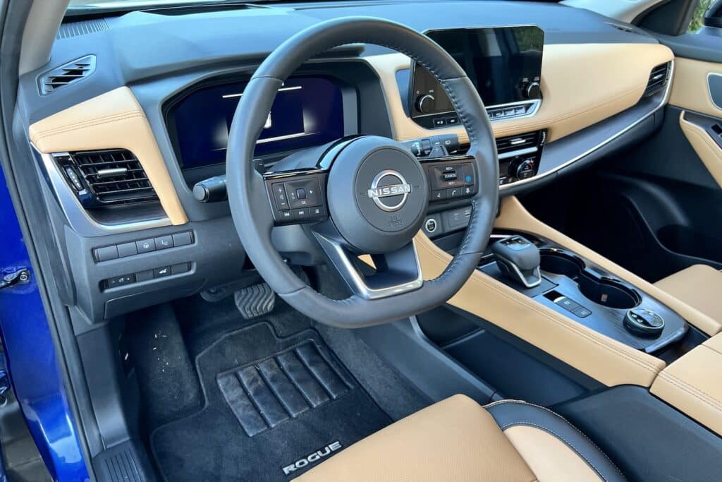 2022 Nissan Rogue Platinum AWD cockpit
