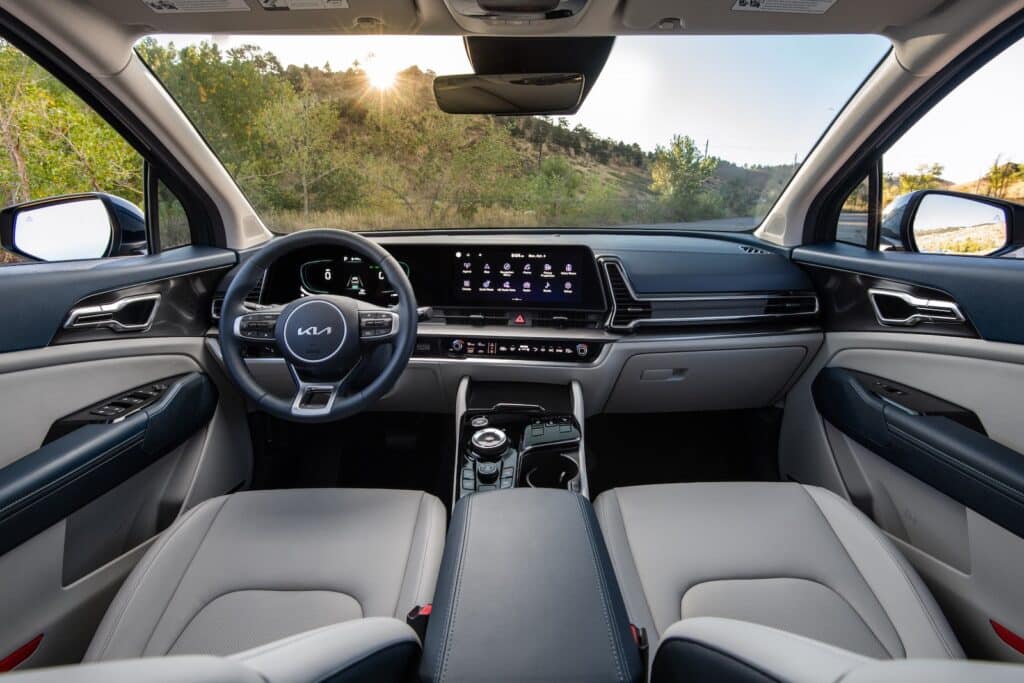 2023 كيا سبورتاج EX Hybrid AWD interior REL