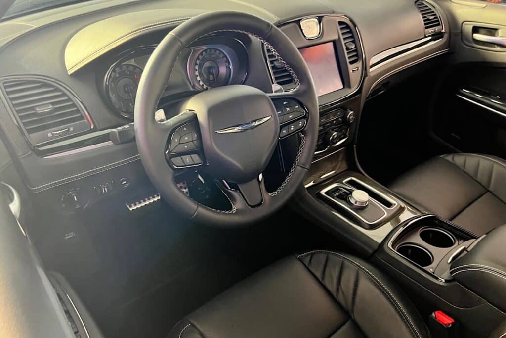 2023 Chrysler 300C reveal NAIAS cockpit