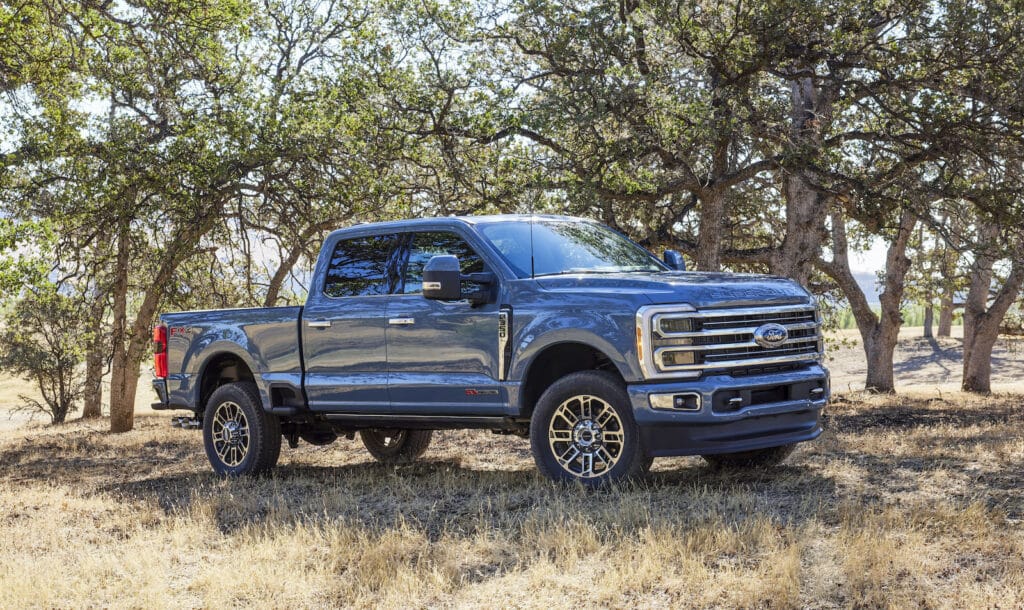 2023 Ford Super Duty F-350 Limited front 3/4 REL