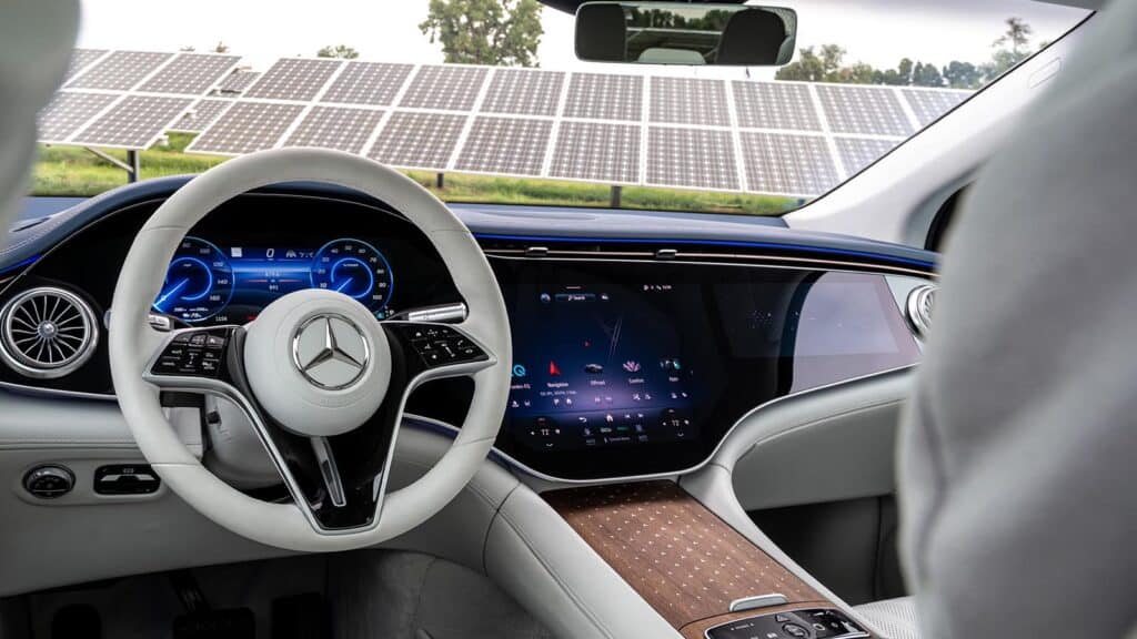 2023 Mercedes-Benz EQS 580 4Matic SUV interior REL