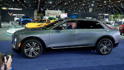 Biden drives Cadillac Lyriq at NAIAS 2022