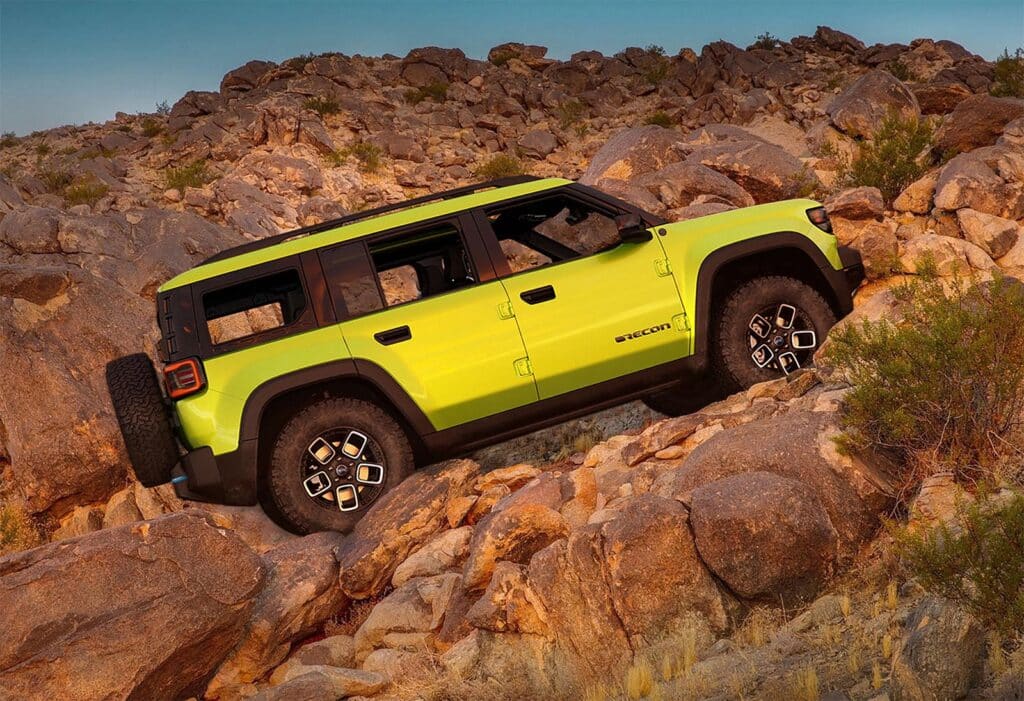 Jeep Recon - climbing rocks REL