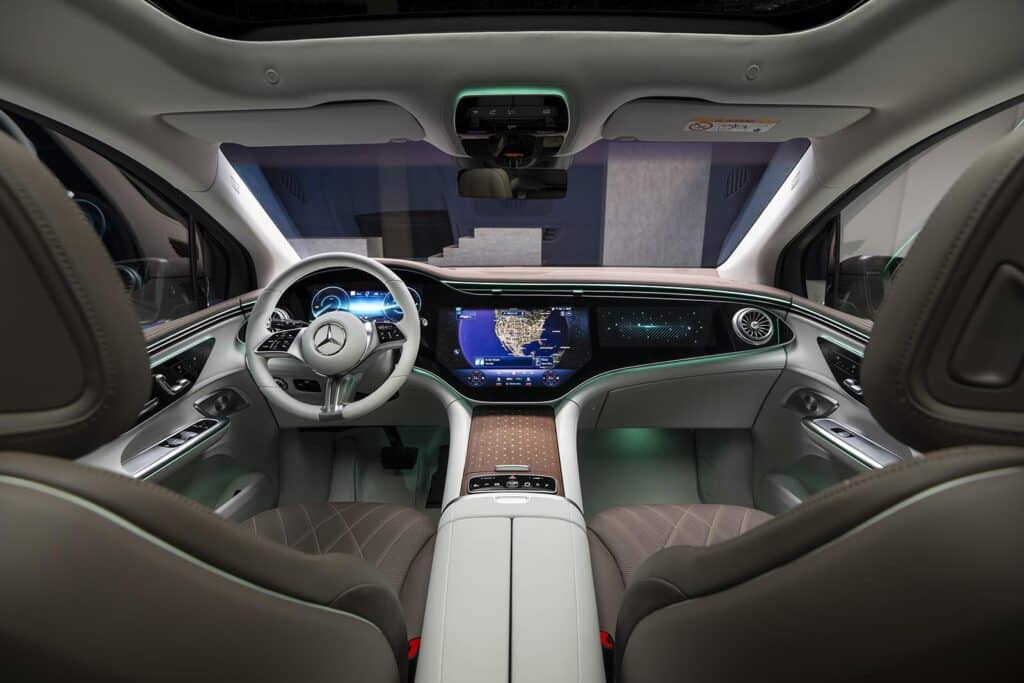 203 Mercedes-Benz EQE SUV interior v1 REL
