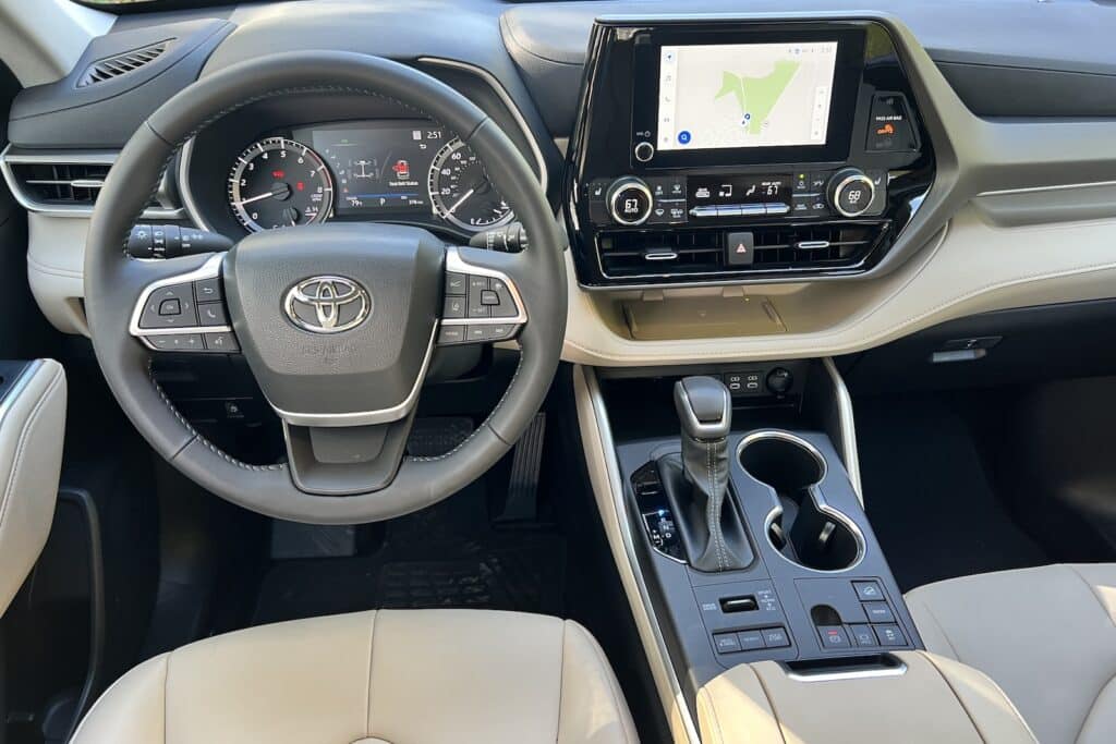 2023 Toyota Highlander cockpit