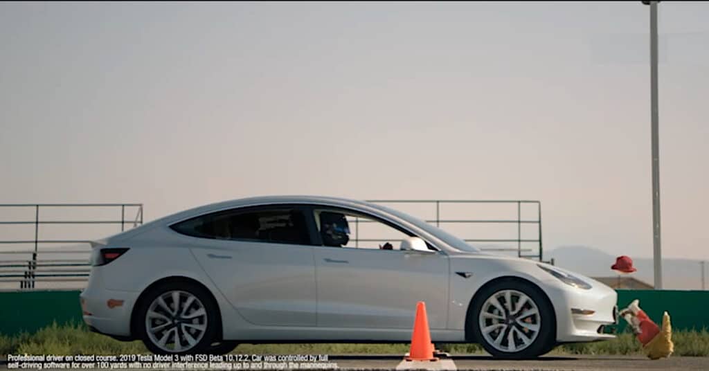 Manequim de teste de colisão Tesla FSD