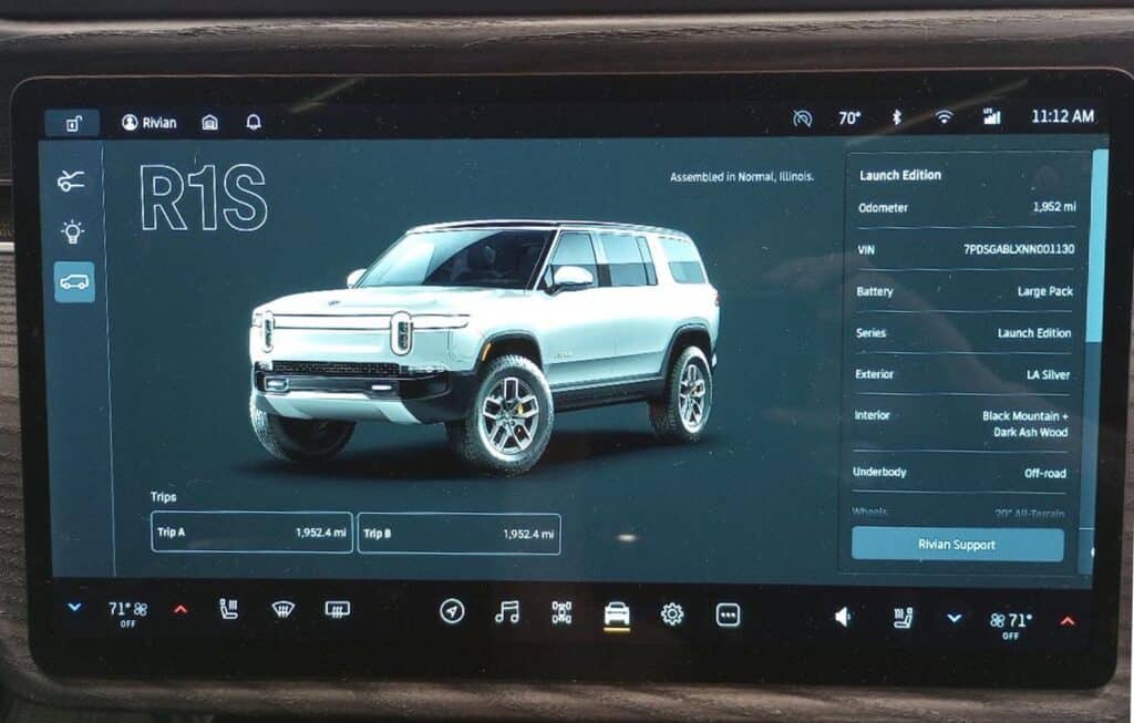 Rivian R1S - touchpad