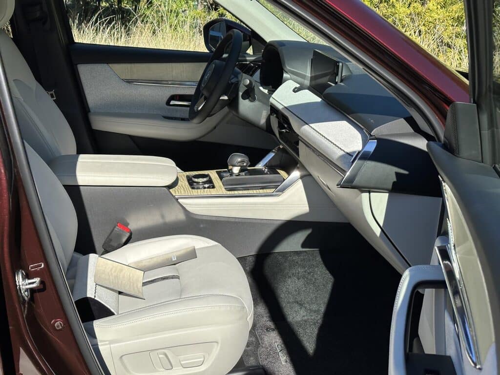 Mazda CX-90 - interior