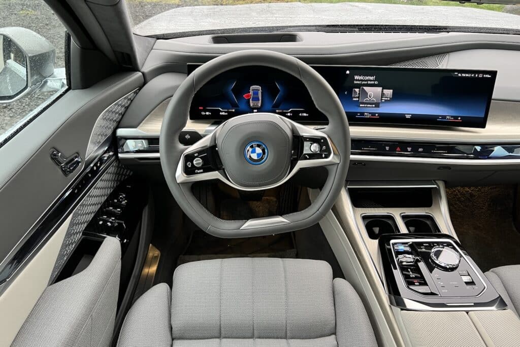 2023 BMW i7 interior