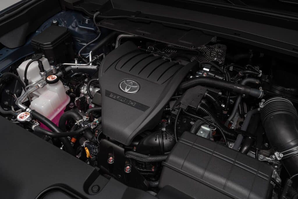 2024 Toyota Grand Highlander - compartimento do motor REL
