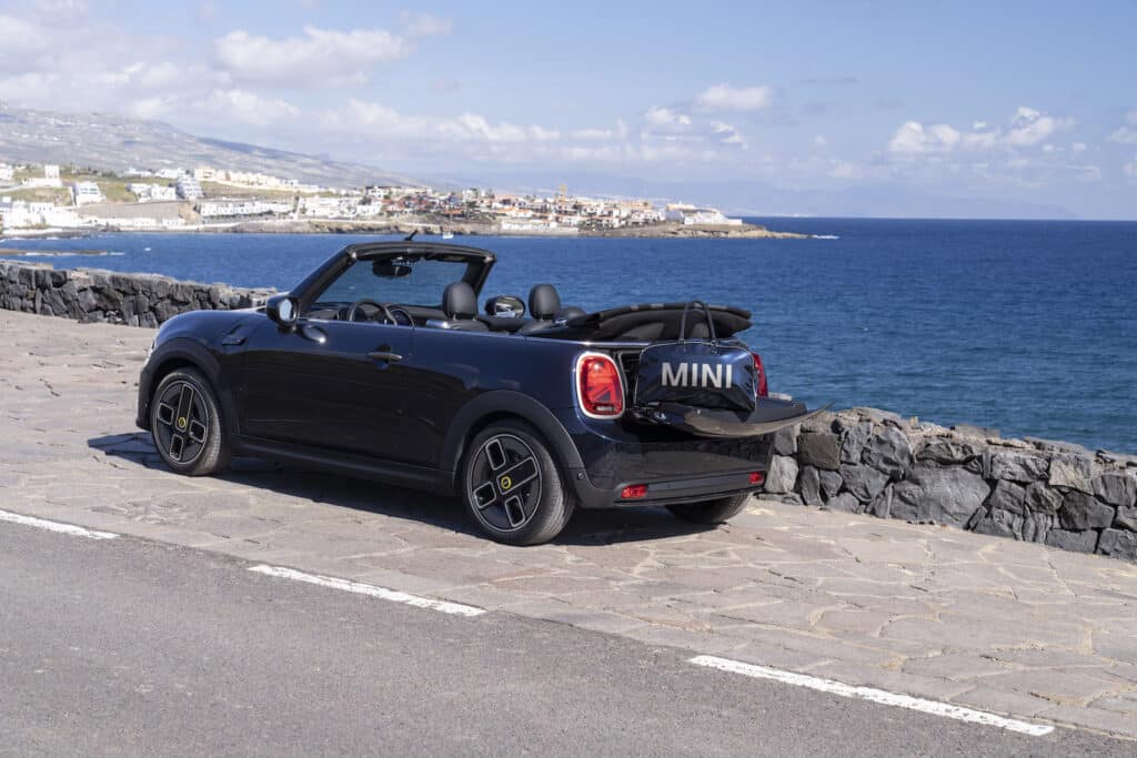 Mini Cooper SE convertible rear 3-4 REL