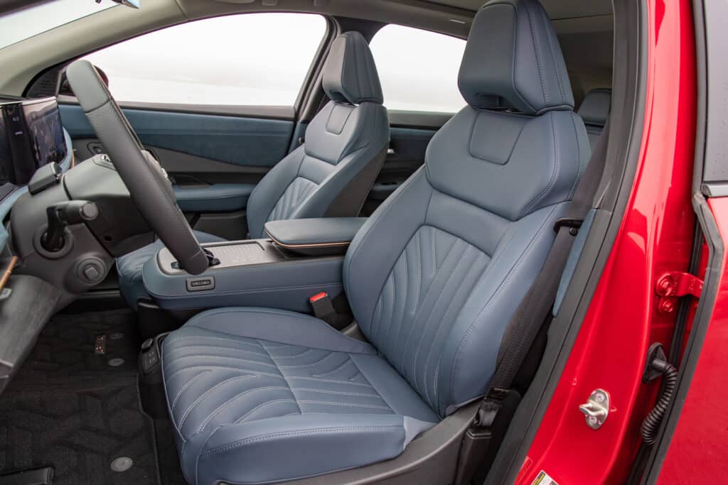 2023 Nissan ARIYA Platinum+ e-4ORCE front seats REL