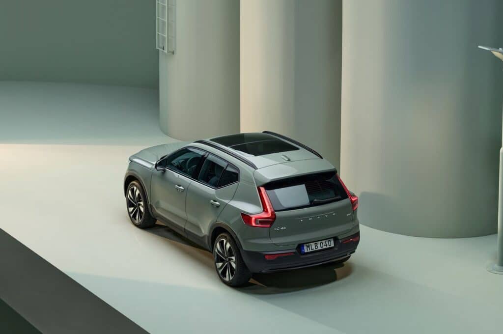 2023 Volvo XC40 AWD top rear REL
