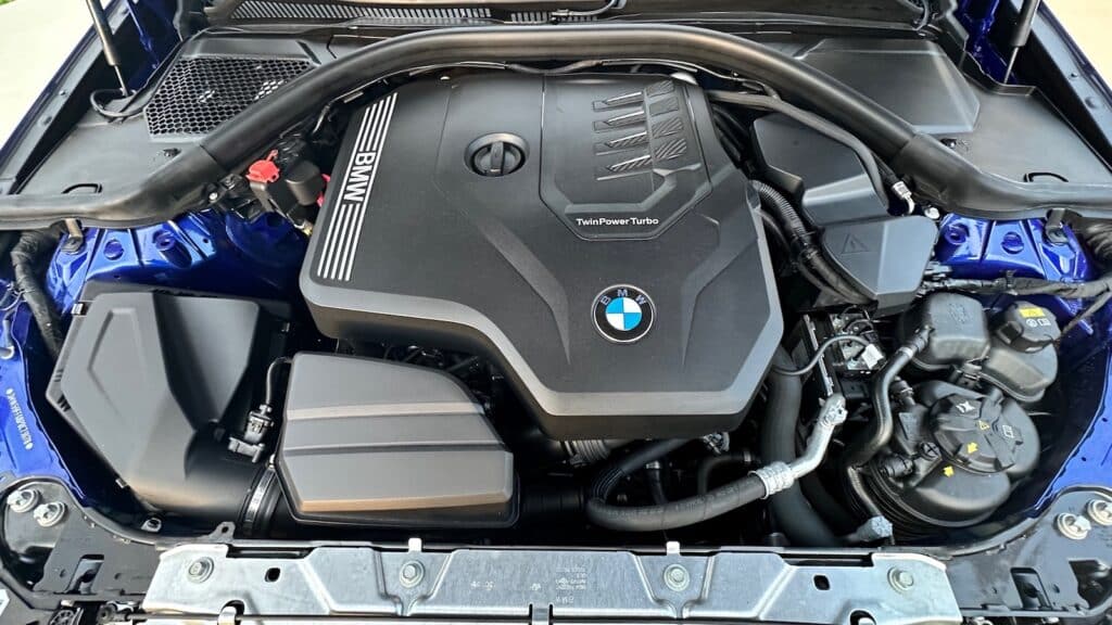 2023 BMW 330i engine