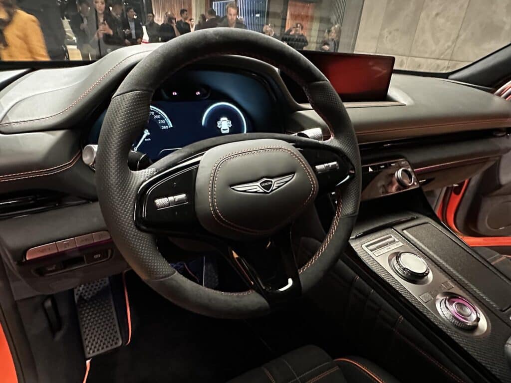 Genesis GV80 Coupe Concept - IP and wheel