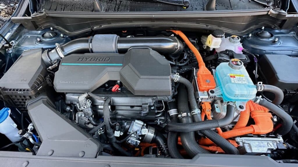 2023 Kia Sportage PHEV X-Line engine