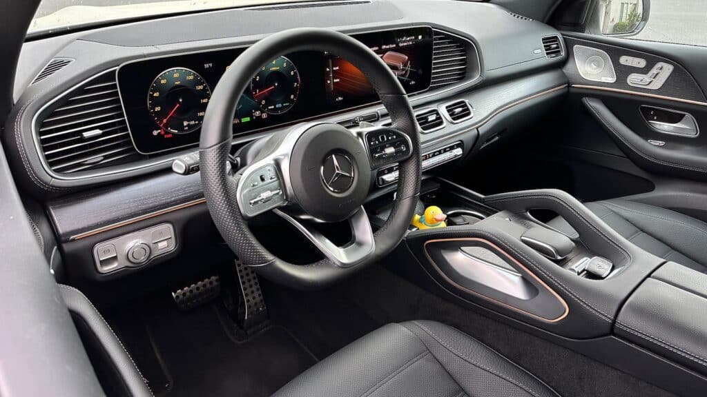 2023 Mercedes-Benz GLS 580 cockpit