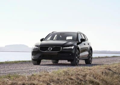 2023 Volvo V60 Cross Country B5 AWD front 3-4 REL