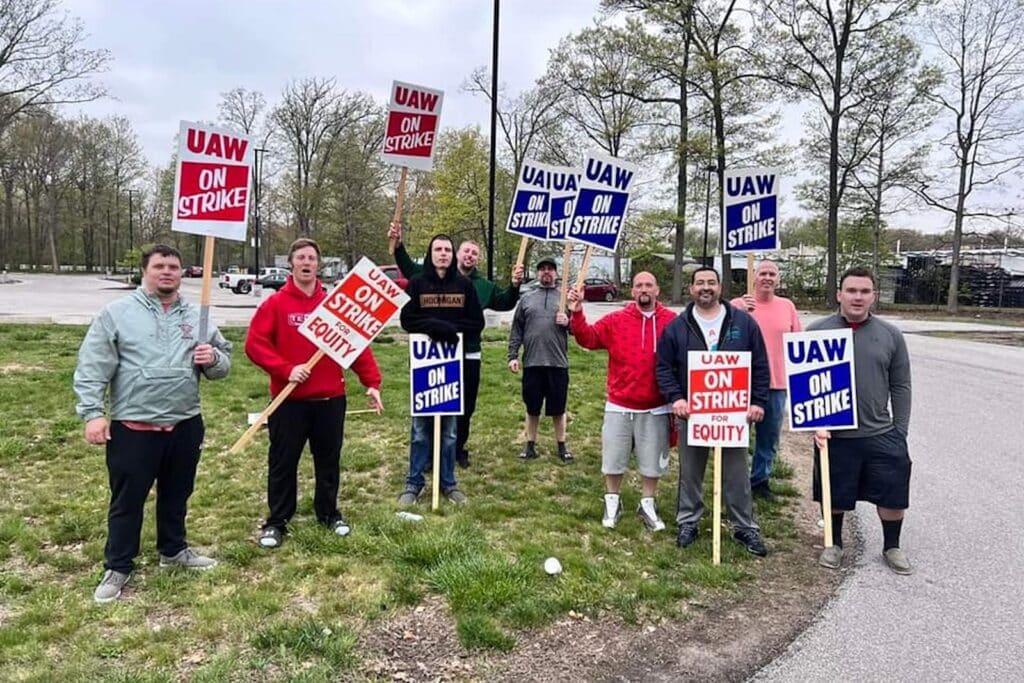 UAW Local 12 strikers cold 5-23-23