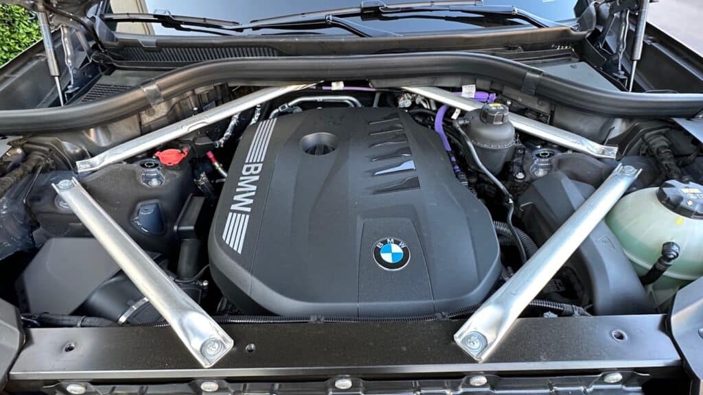 2023 BMW X7 xDrive40i engine LCB