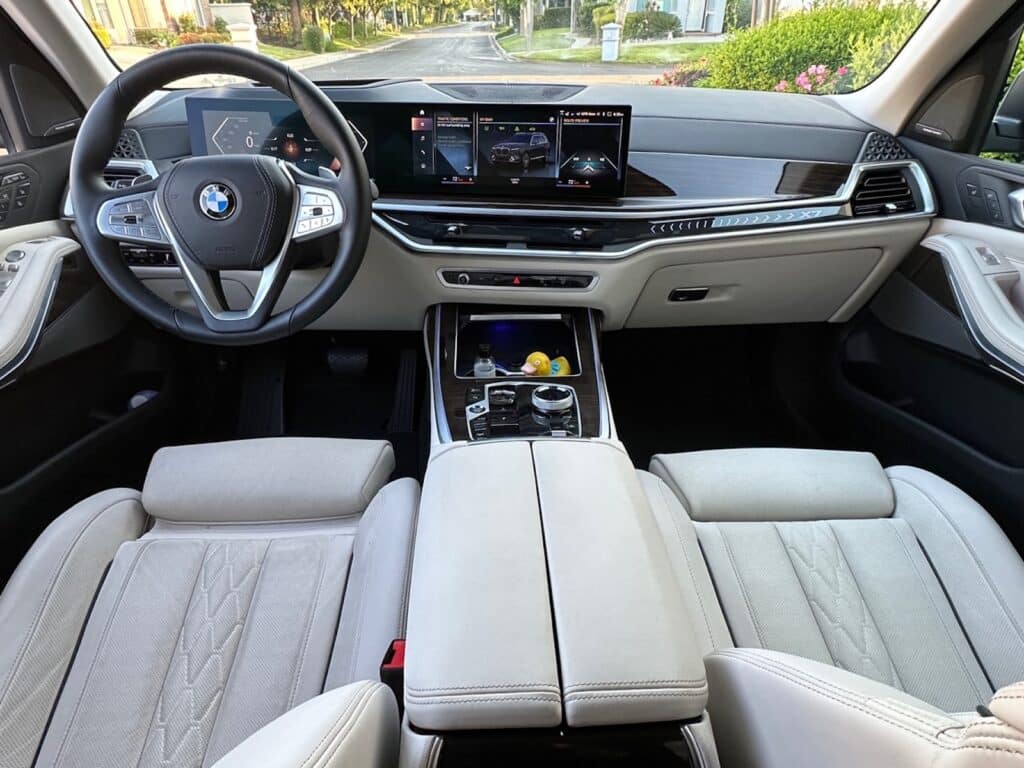 2023 BMW X7 xDrive40i interior LCB