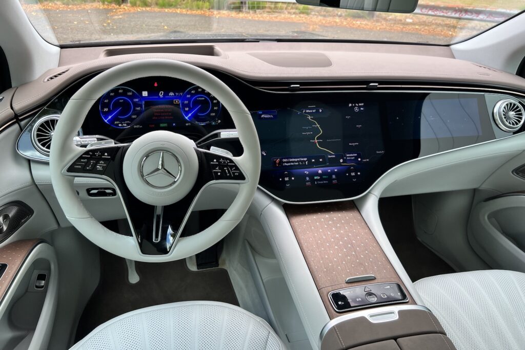 2023 Mercedes EQS 580 4Matic SUV interior