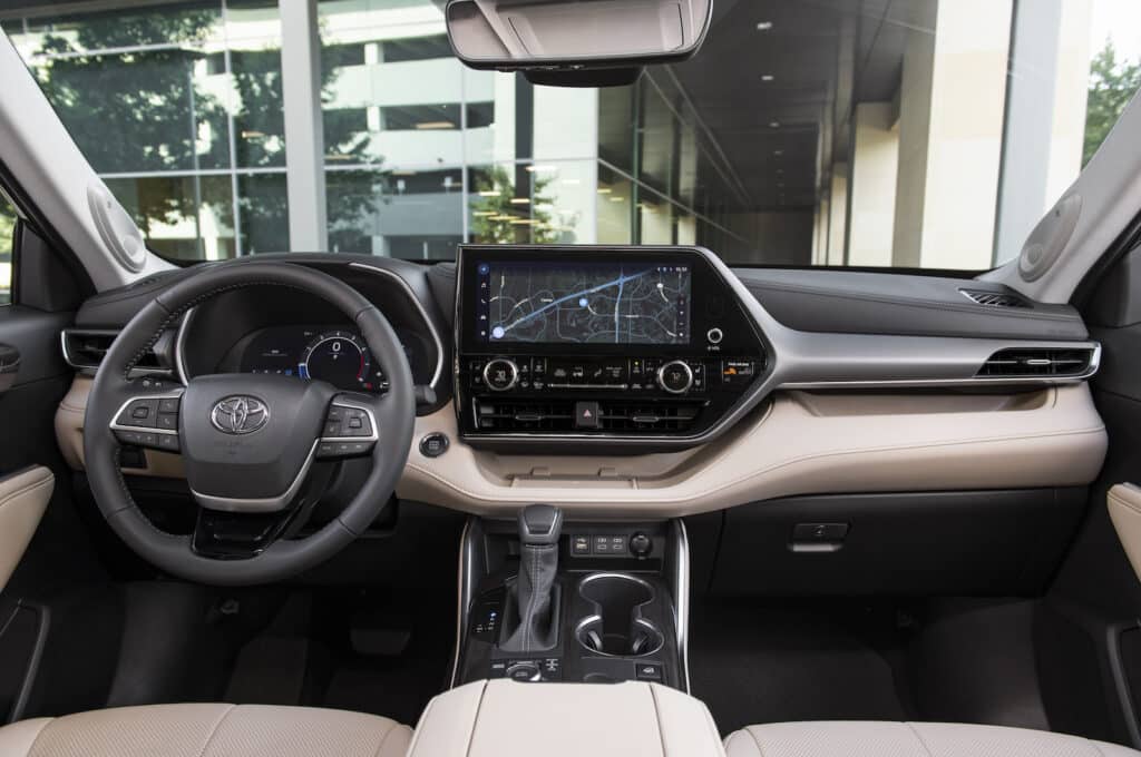 2023 Toyota Highlander Ltd interior REL