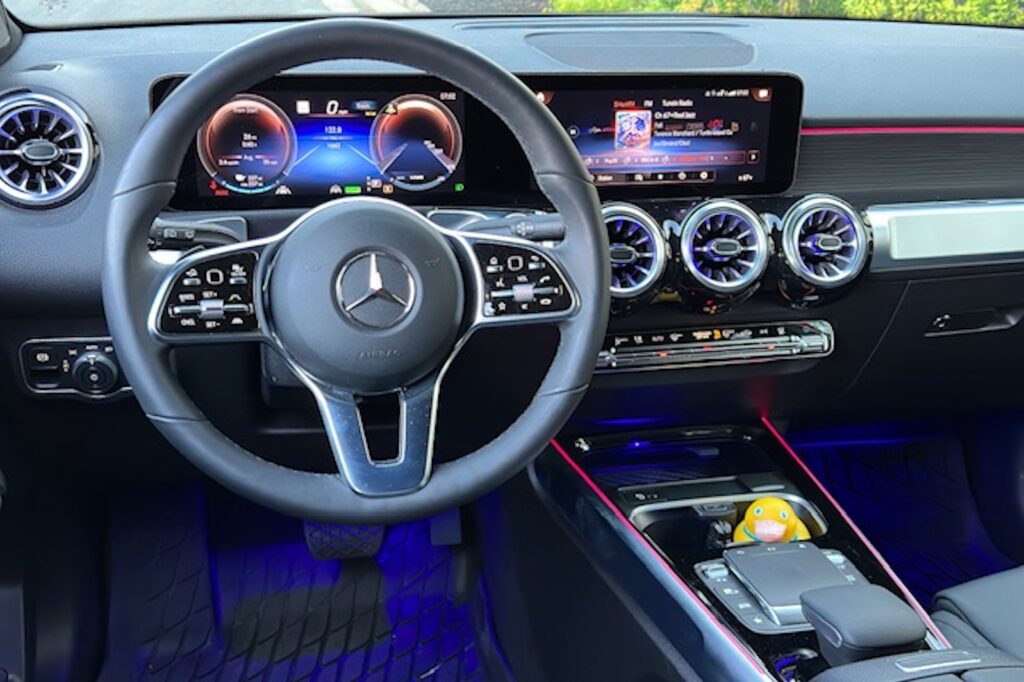 2023 Mercedes EQB 250 SUV cockpit
