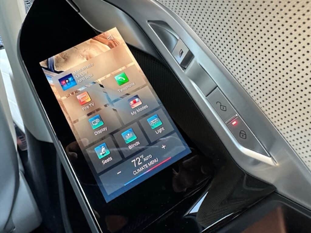 2024 BMW i7 xDrive60 door panel touchscreen