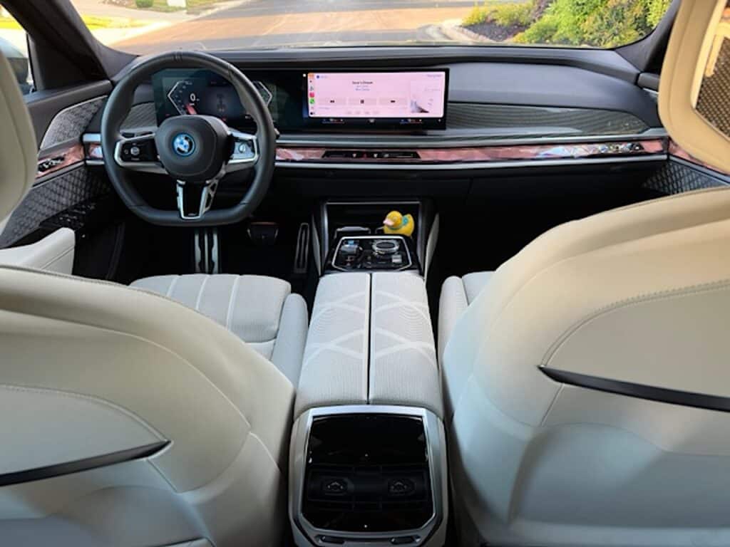 2024 BMW i7 xDrive60 interior